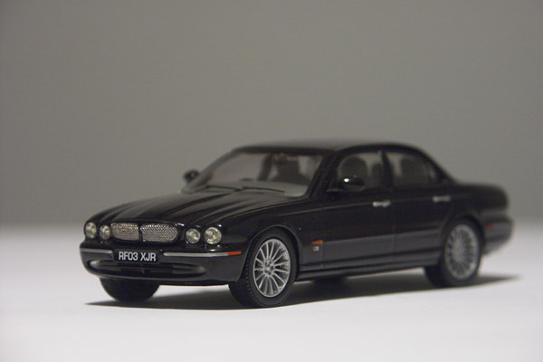 Jaguar XJ (X351), diecast model