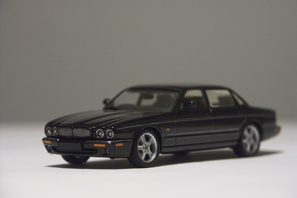 Jaguar XJ8 (X308), diecast model