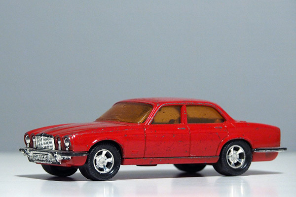 Jaguar XJ Series II Matchbox Superkings Jaguar XJ12 K-66 diecast model